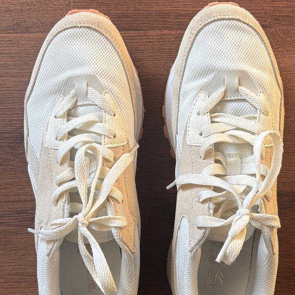 Reebok Cream Athletic Shoes - Picture 5 of 5